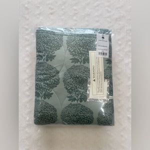 Kate Quinn chrysanthemum